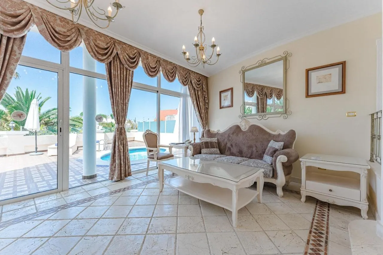 אדחה Flamingo Suites Boutique Hotel 4*,