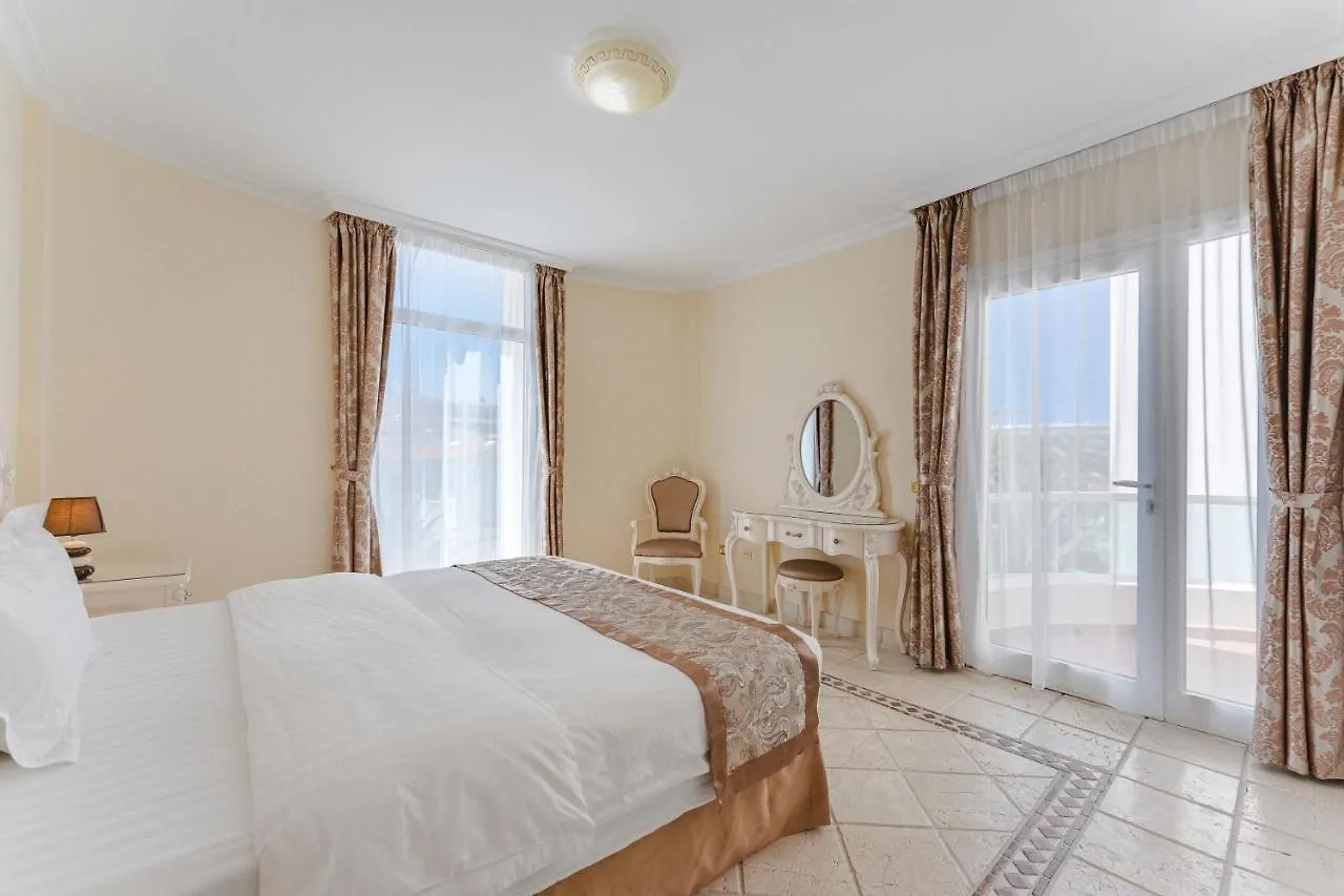 אדחה Flamingo Suites Boutique Hotel