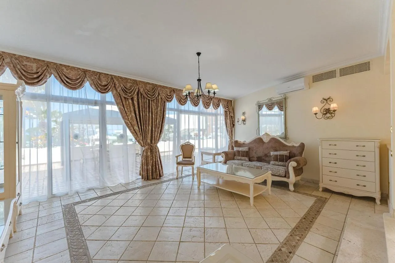 אדחה Flamingo Suites Boutique Hotel