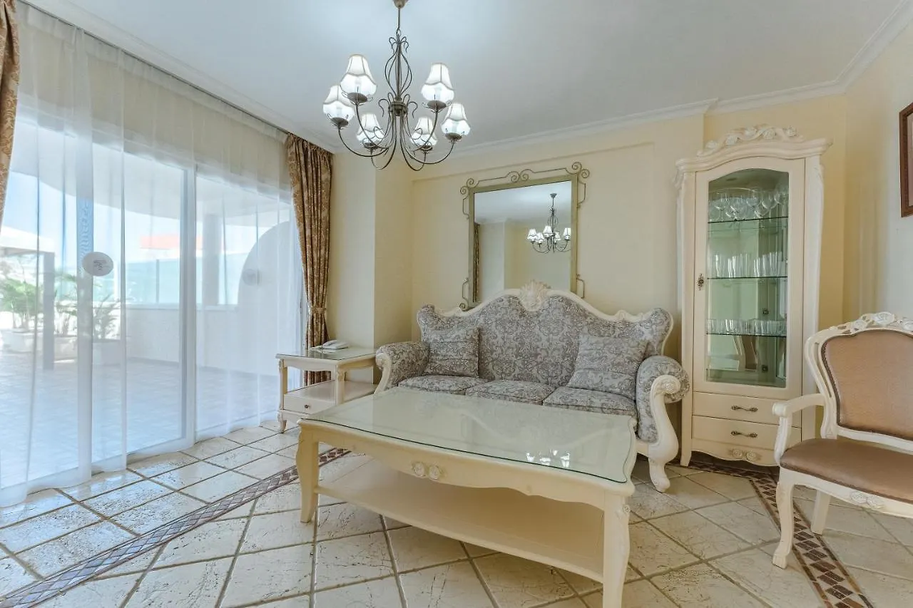 אדחה Flamingo Suites Boutique Hotel 4*,