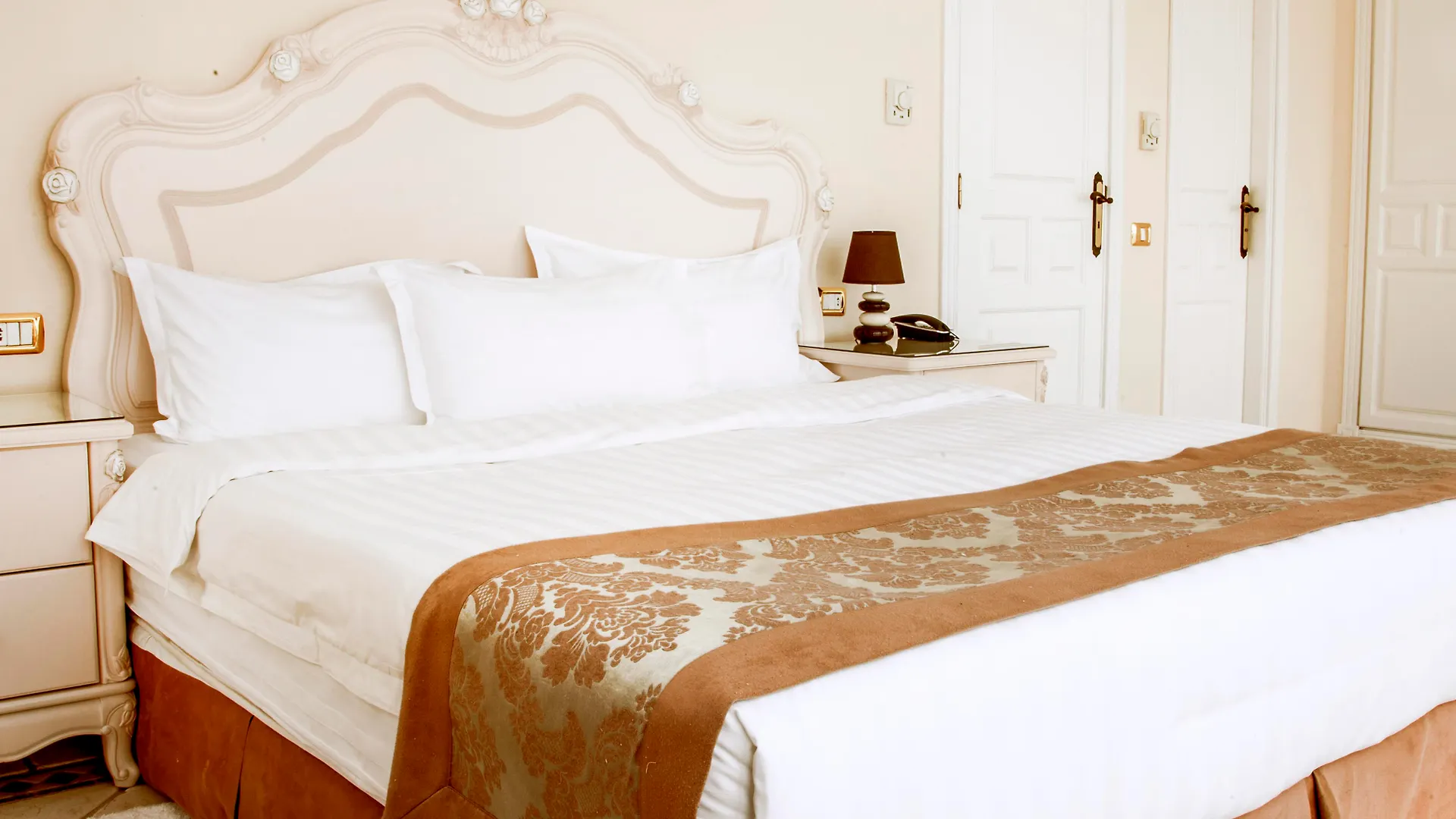 אדחה Flamingo Suites Boutique Hotel