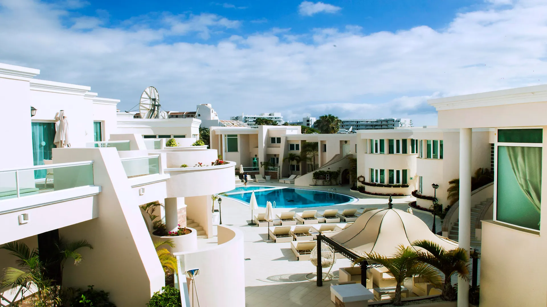 אדחה Flamingo Suites Boutique Hotel 4*,