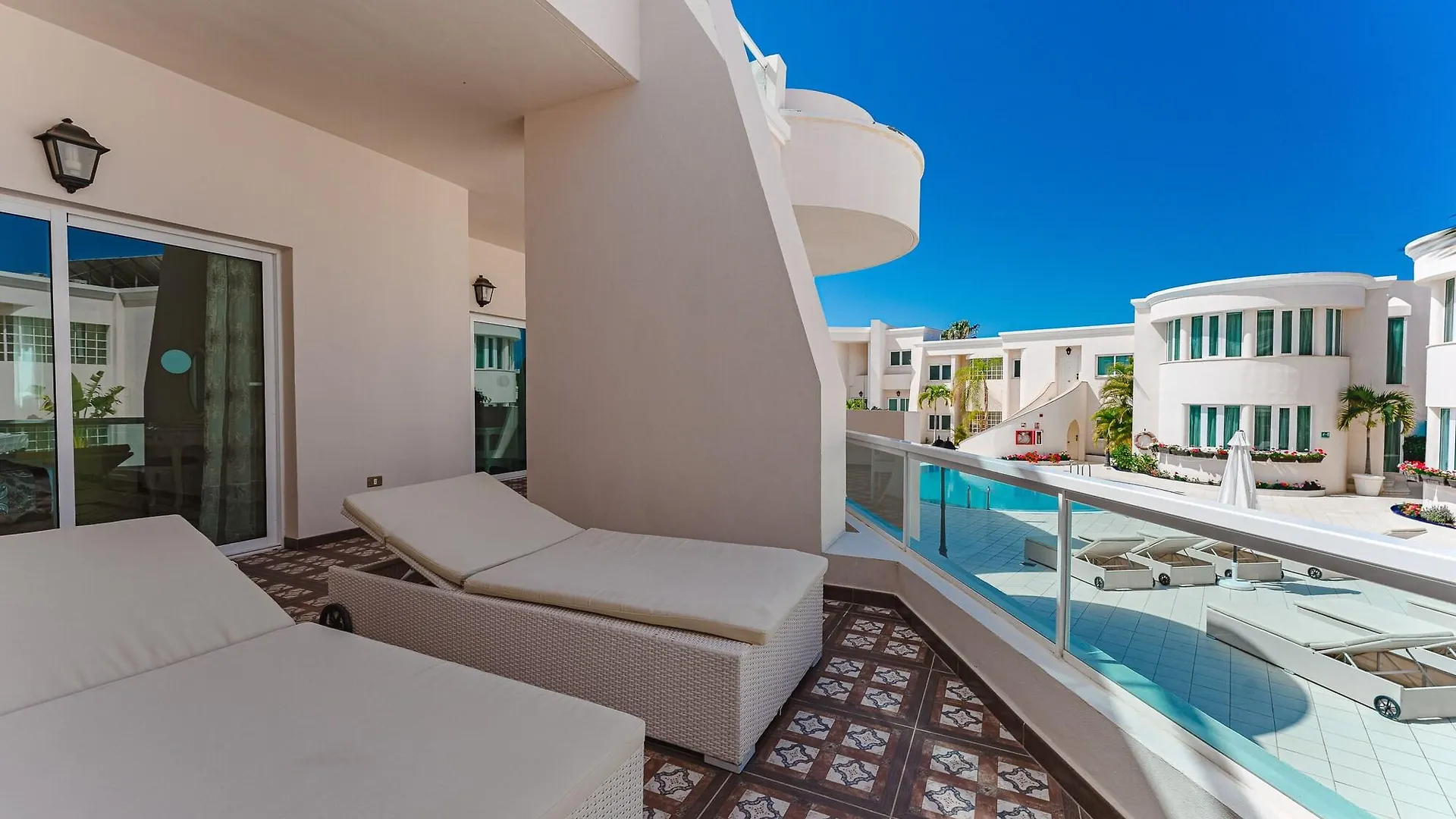 אדחה Flamingo Suites Boutique Hotel