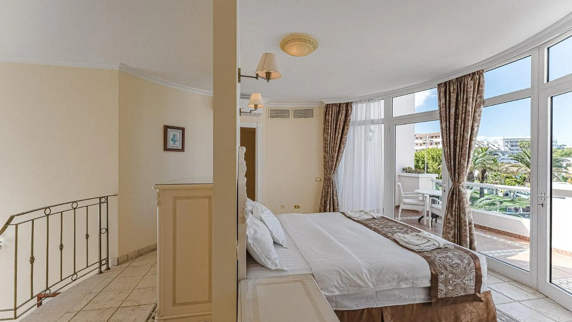 אדחה Flamingo Suites Boutique Hotel 4*,
