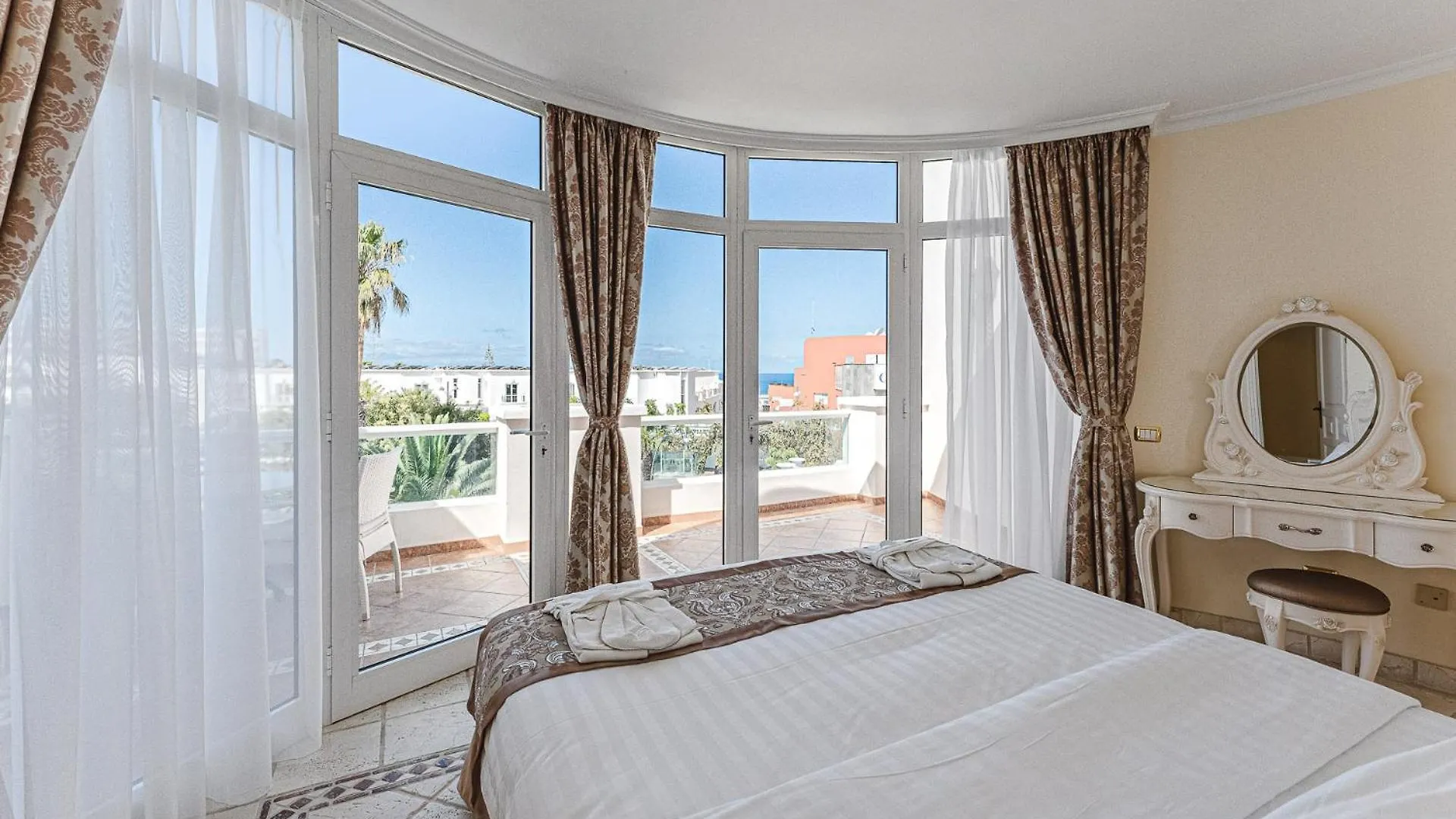 אדחה Flamingo Suites Boutique Hotel
