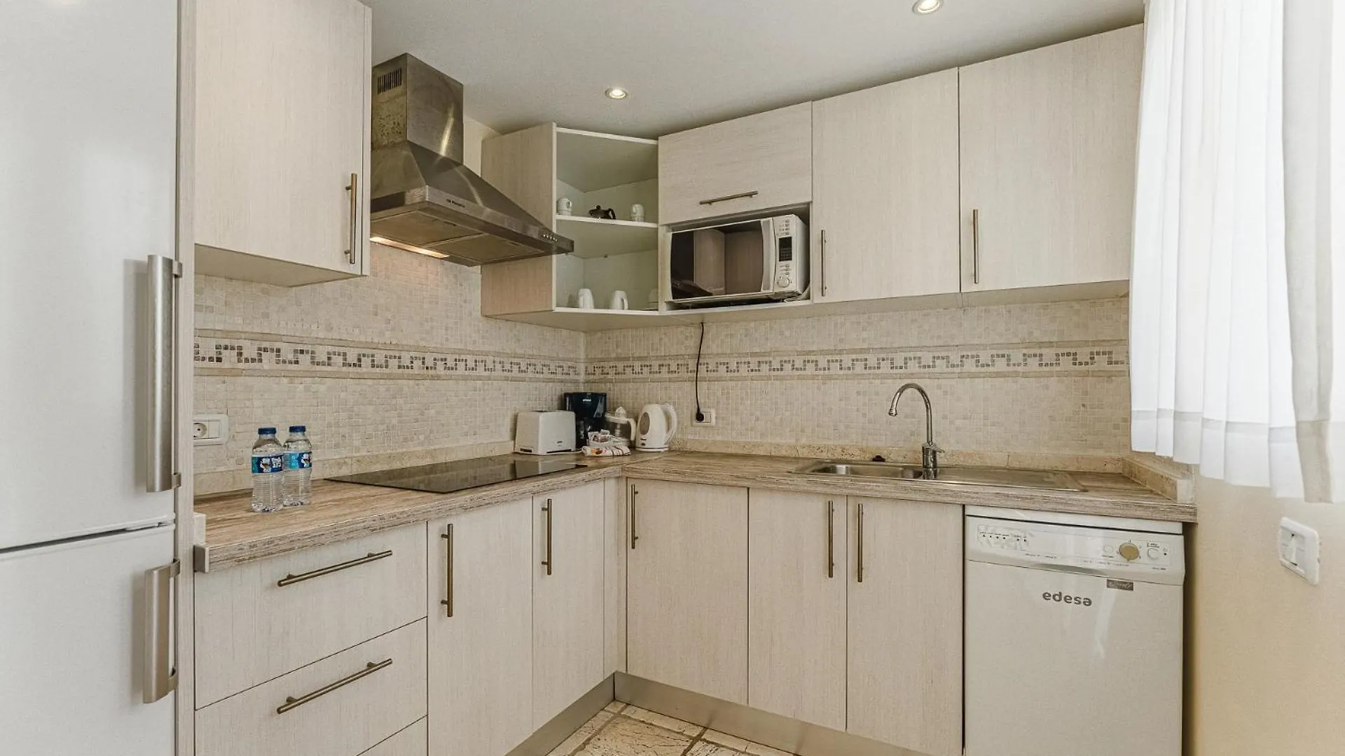 אדחה Flamingo Suites Boutique Hotel